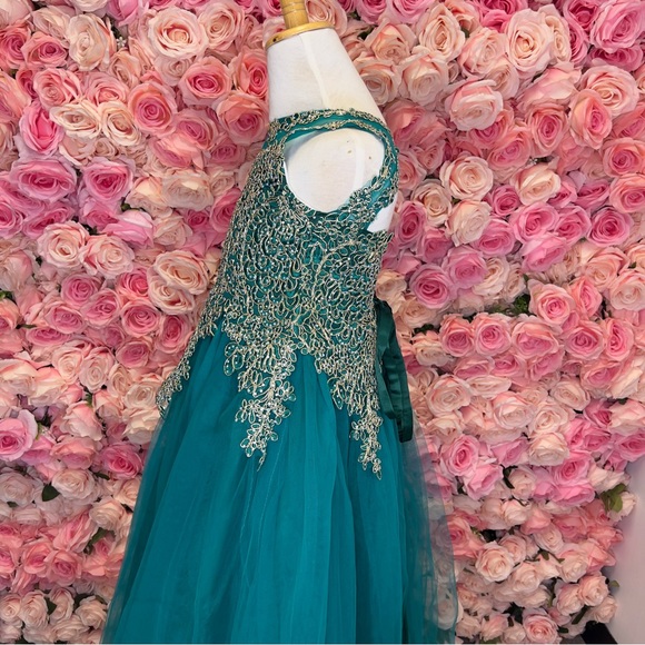 Little Girls Tea Length Emerald Dress - Picture 6 of 7